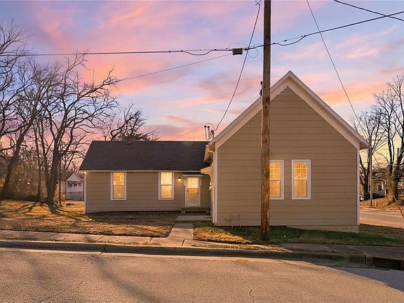 3rd image of 543 Buttinger Pl