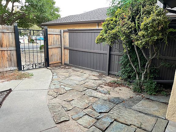 4th image of 31 Cottonwood Ln