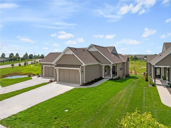 8266 Aurora St, Lenexa, KS 66220