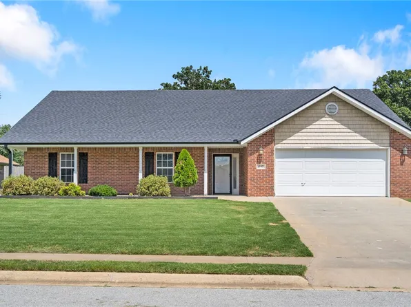 440 Carlson St, Centerton, AR 72719