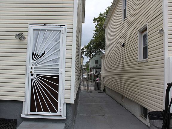 4th image of 88-24 204th St