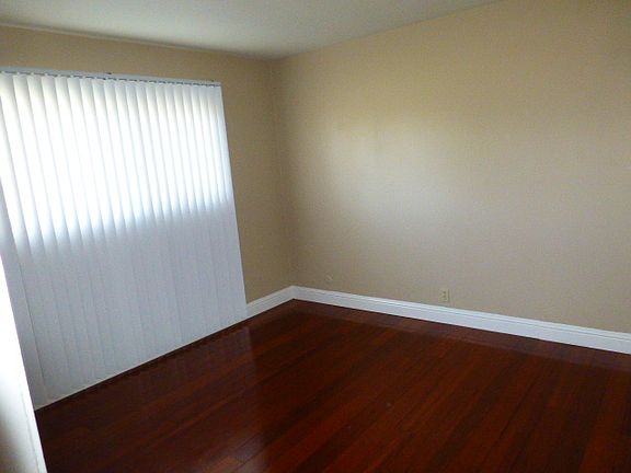 3rd image of 949 Villa Ave APT 7