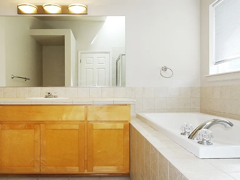 657 W Emerson St #C — Photo 11