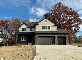 8376 Peninsula Cir, Grand Blanc, MI 48439