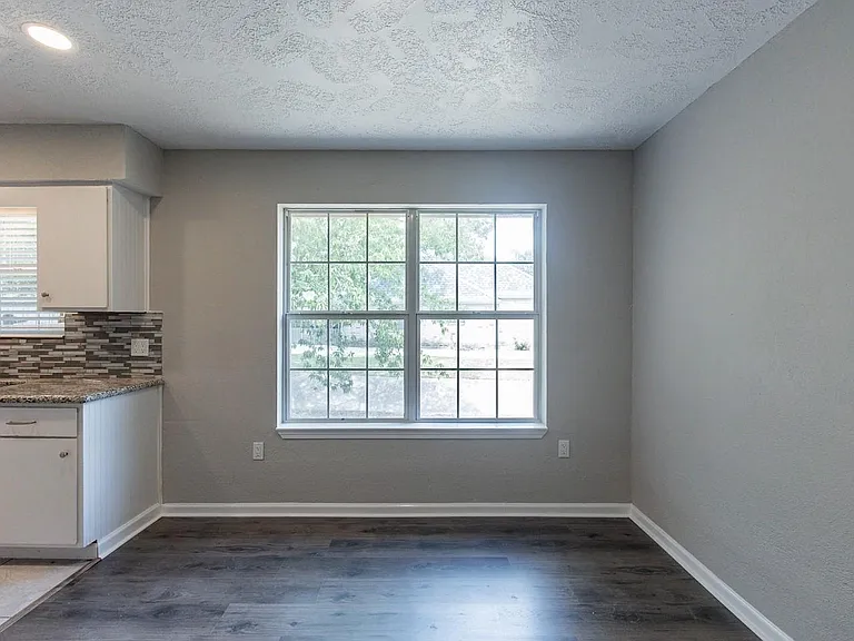 2721 Carson Dr — Photo 10
