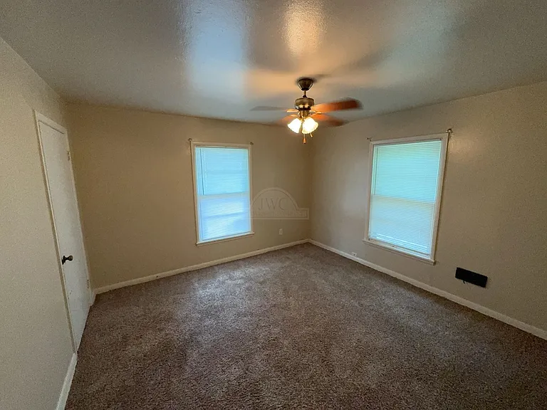 408 Allen St — Photo 14