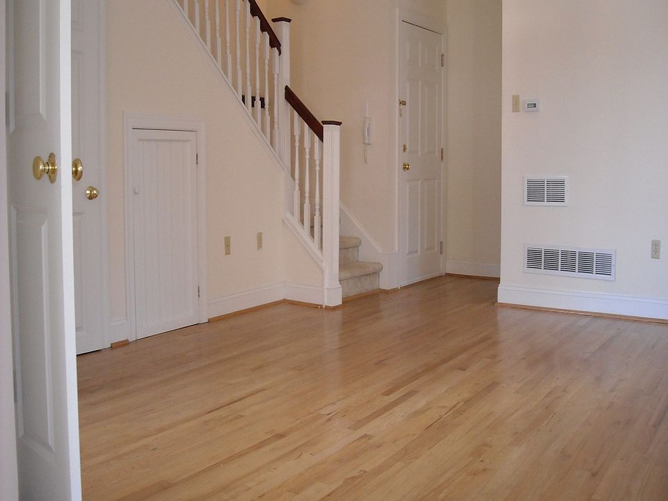 1st image of 10 E Abington Ave