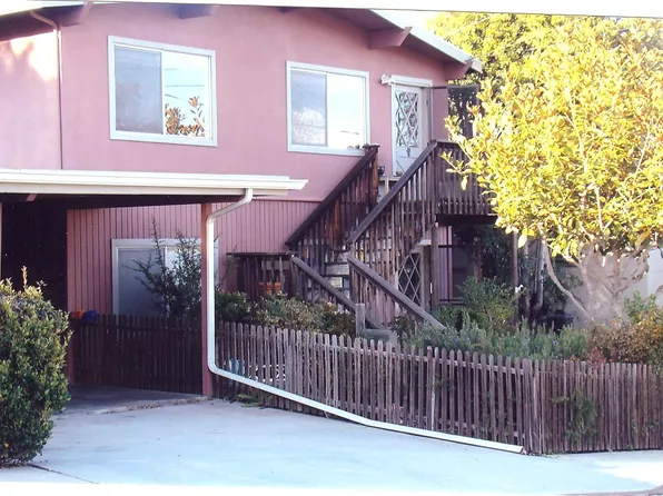 208 10th St, Pacific Grove, CA 93950