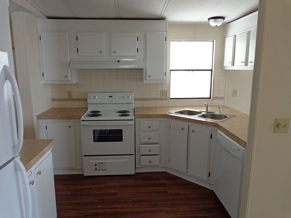 2nd image of 325 Wentworth Ct