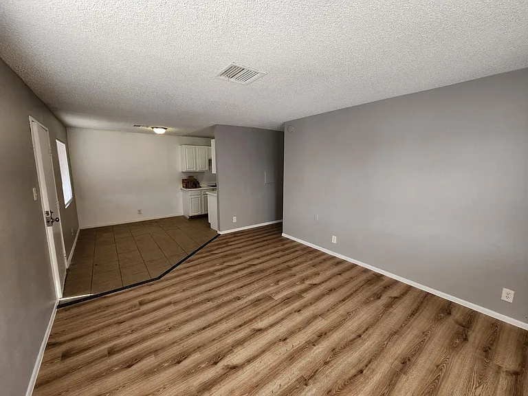 1705 Breckenwood Ct #4 — Photo 6
