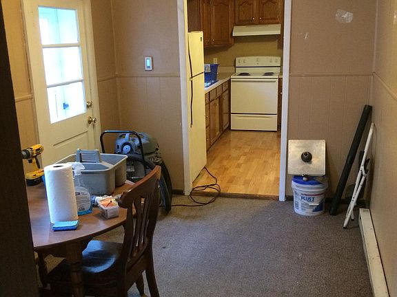 3rd image of 19 E Pine St