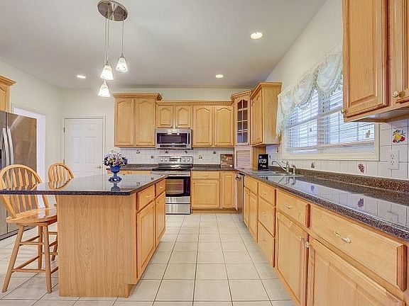3rd image of 6308 Roselawn Court Dr
