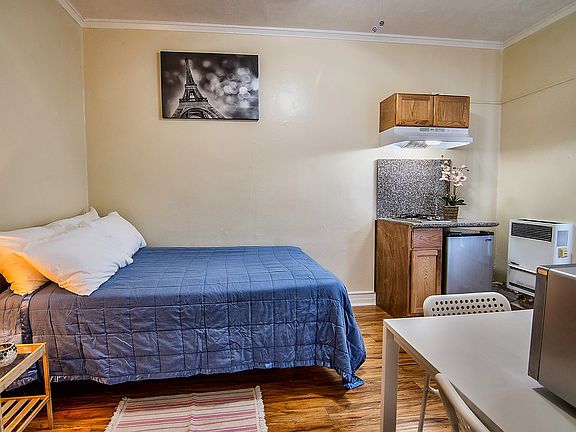 5th image of 907 W 17th St #311