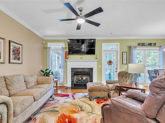 3rd image of 648 Mountain View Rd
