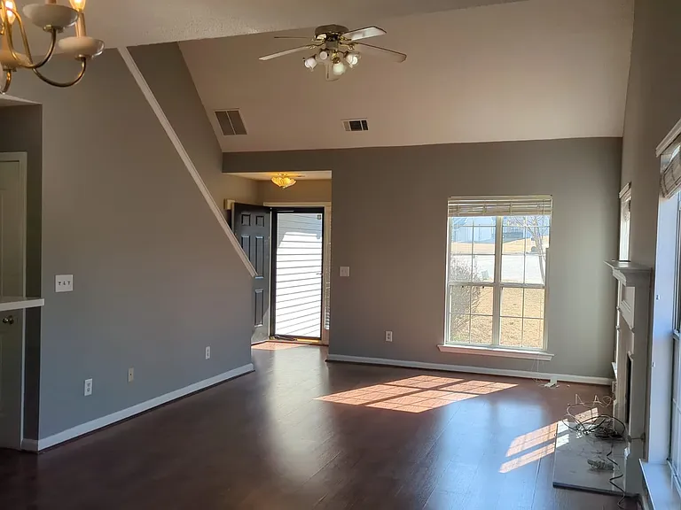 705 Dover Ct — Photo 15
