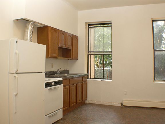 3rd image of 2358 Pacific Street #1