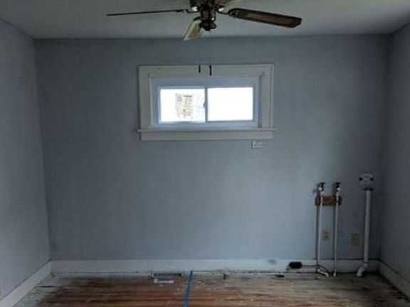 5th image of 115 W Jones St