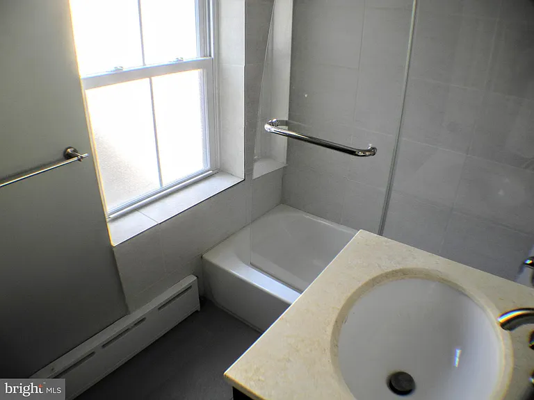 739 N 17th St #3 — Photo 4