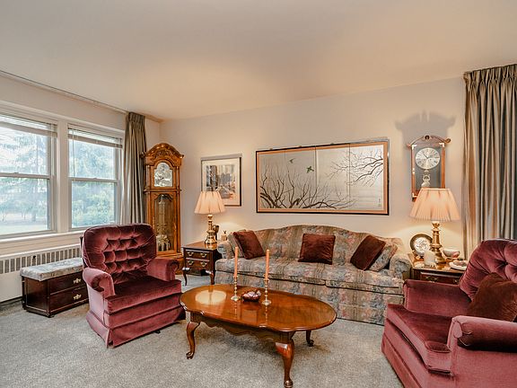 3rd image of 4900 N Marine Dr APT 103