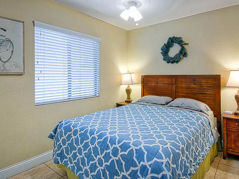 414 E Oceanfront — Photo 44