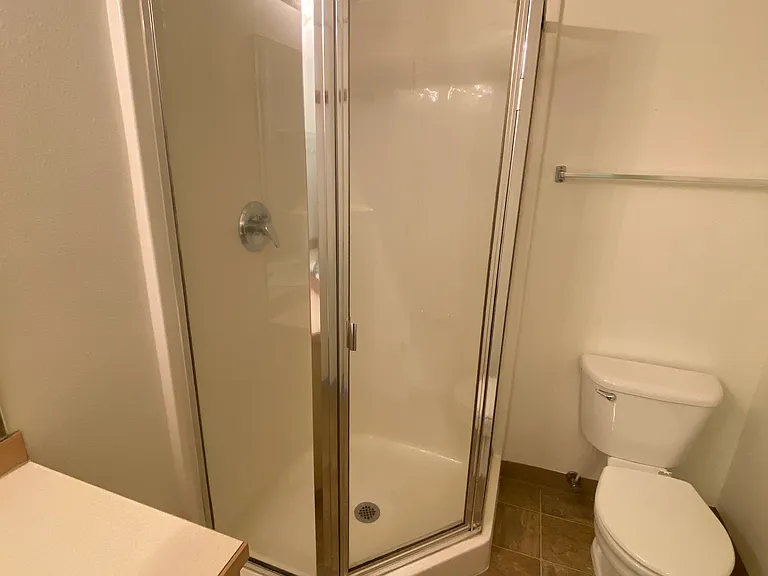2124 NE Linnea Dr — Photo 15