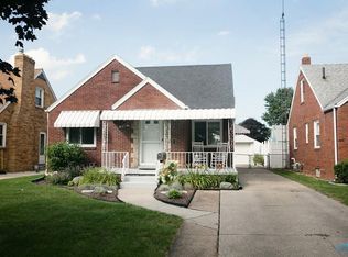 2541 Taft Ave, Oregon, OH 43616