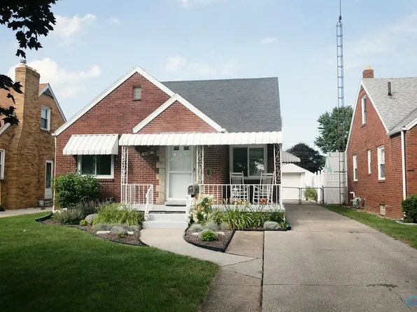 2541 Taft Ave, Oregon, OH 43616