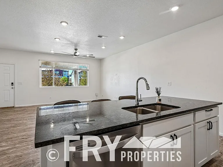 21061 E 60th Ave — Photo 9