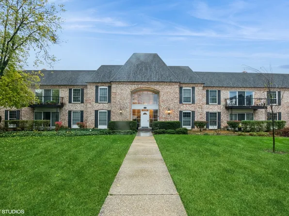 136 Carriage Way Dr #C-110, Willowbrook, IL 60527
