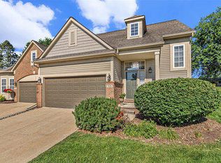 928 Sloane Ct, White Lake, MI 48386