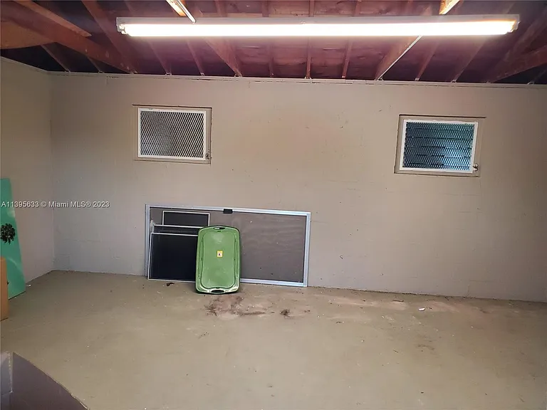 811 S Broadway — Photo 34