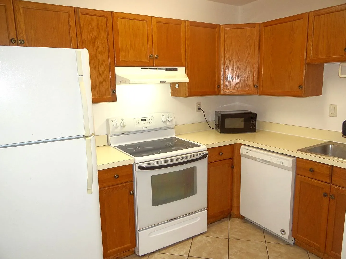 1/1 condo in the heart of Clearwater — Photo 3