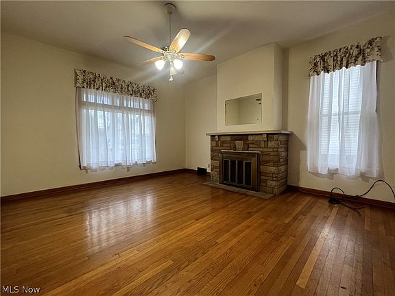 2nd image of 300 Dekalb St