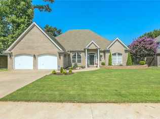 2455 N Worthington Way, Fayetteville, AR 72703