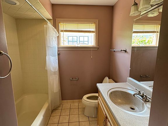 3rd image of 510 Station St Suite 1