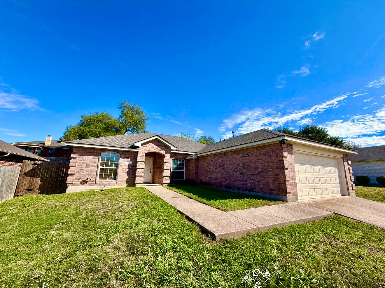 3 bed, 1599 sqft, $2,150 — Photo 3