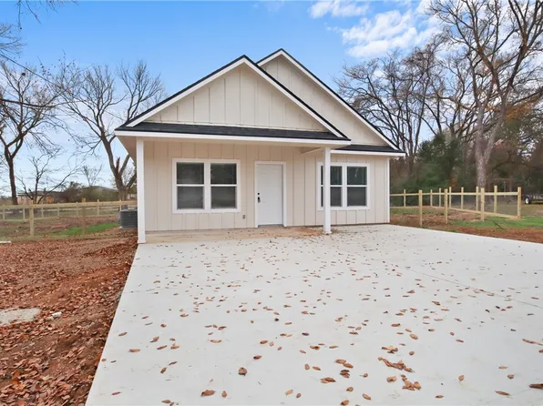 802 Sunshine St, Hearne, TX 77859