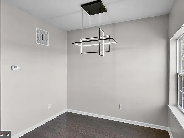 8 Iron Gate Rd — Photo 17