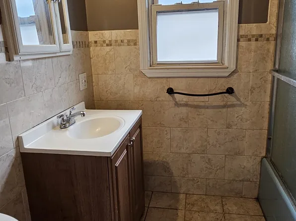 502 Avenue East image 13 of 28