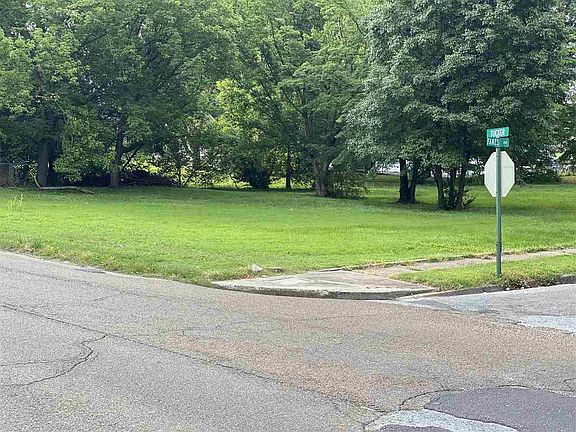 3rd image of 422 Fakes Ave