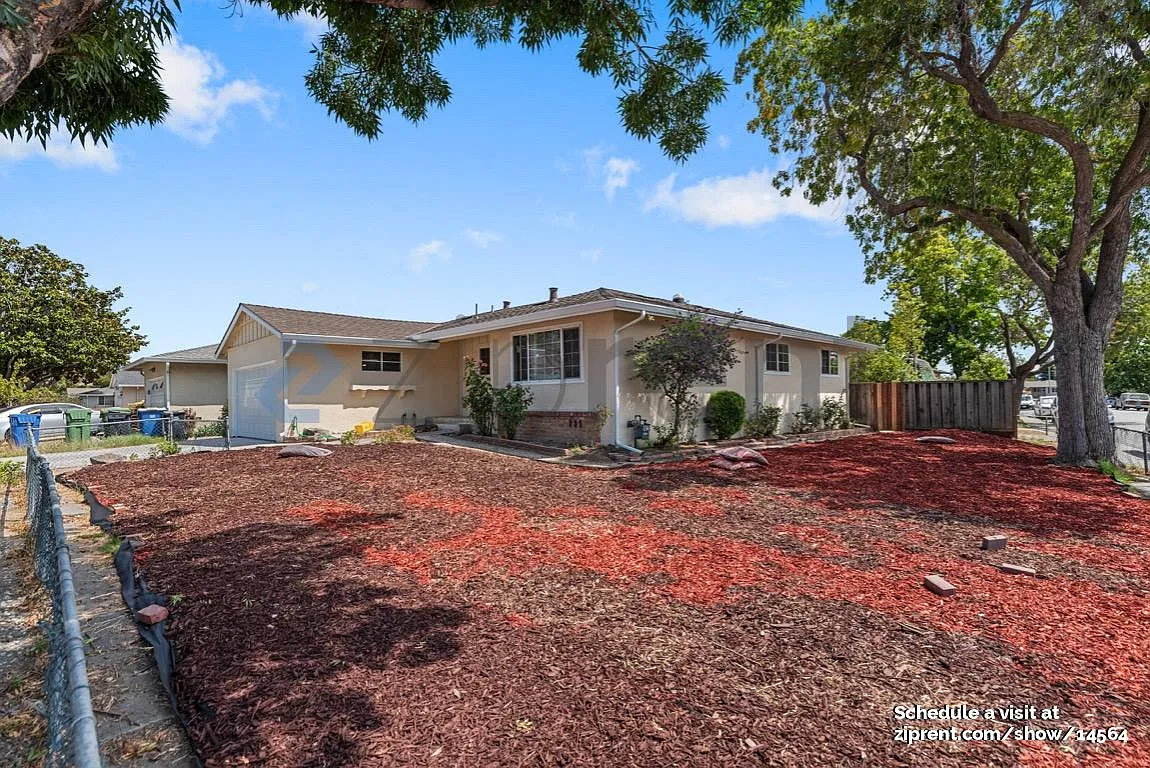 5 bed, 1633 sqft, $4,778 — Photo 2