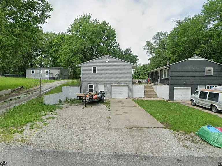 2204 S Cedar Ave — Photo 3
