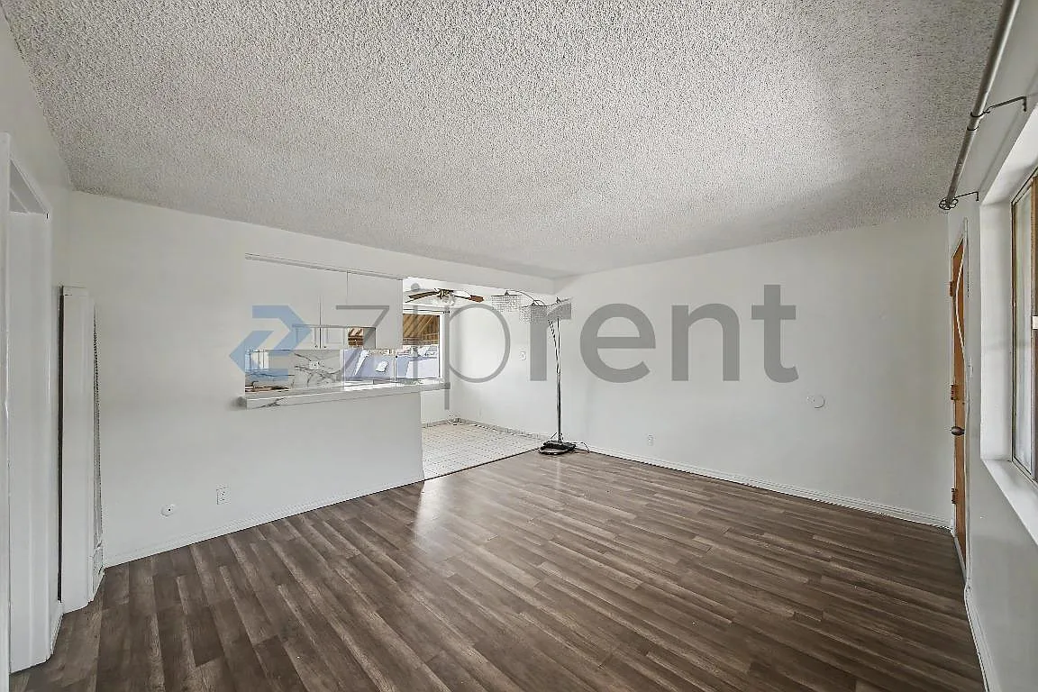 2 bed, 800 sqft, $2,500 — Photo 2