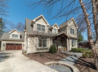 1112 Golf Ln, Wheaton, IL 60189