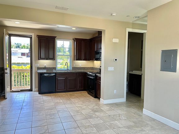 2nd image of 30 Orchid Dr