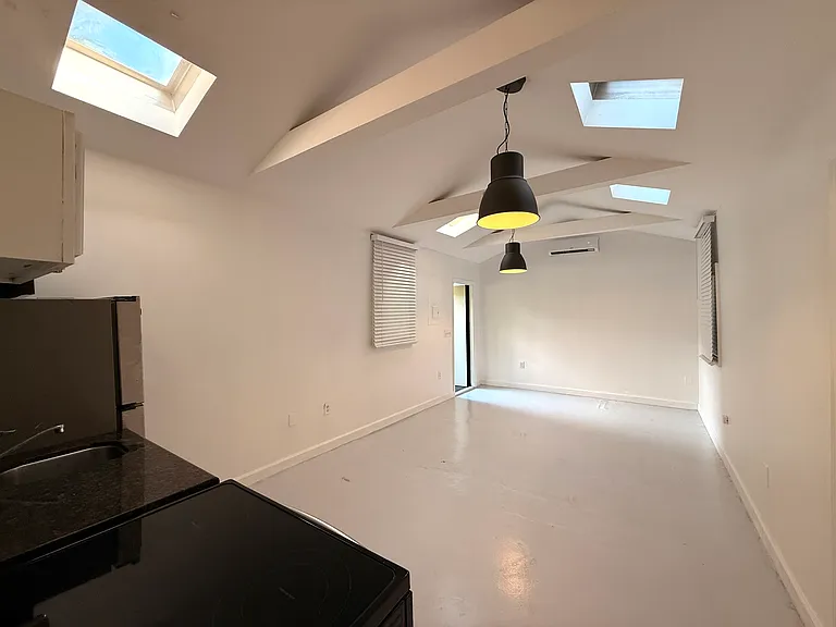 118 NW 24th St #4 — Photo 12