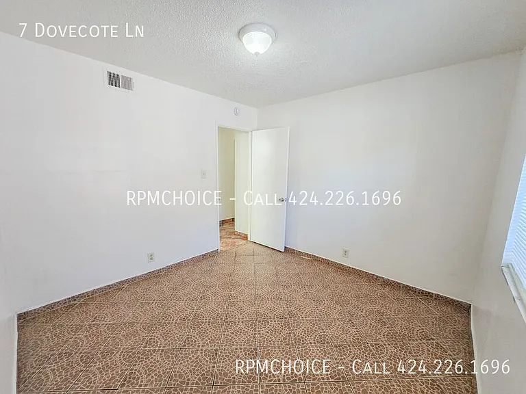 7 Dovecote Ln — Photo 10