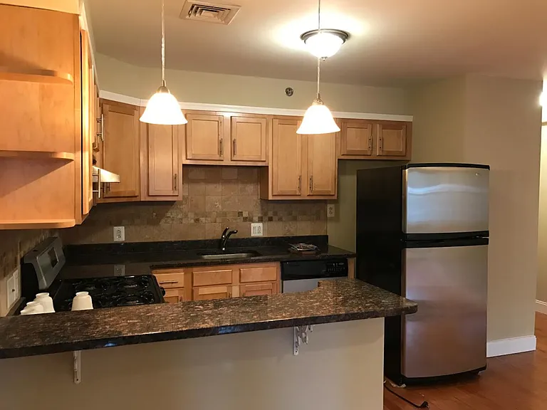 2028 Fairmount Ave #2R — Photo 11