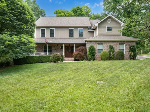 618 River Landing Dr, Soddy Daisy, TN 37379