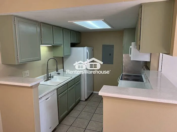 18043 E Ohio Ave #203 — Photo 2